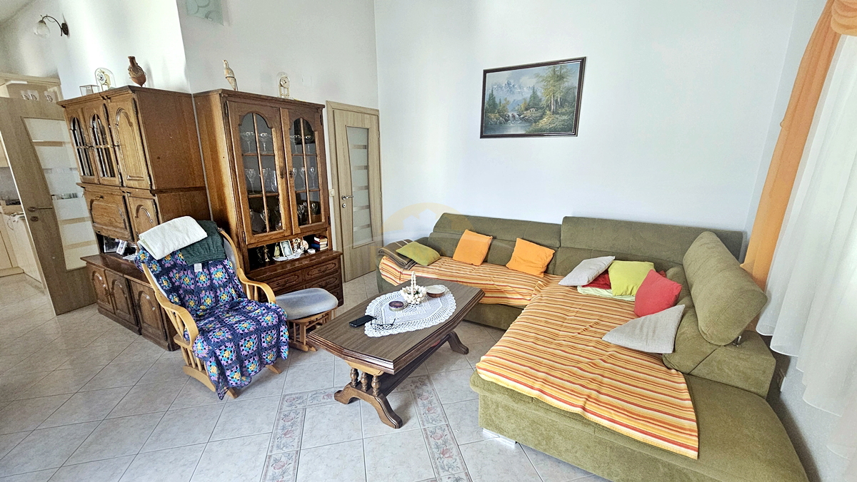 Apartmajska hiša v Okrugu Gornjem/Čiovo, drugi niz od morja - 5 apartmajev